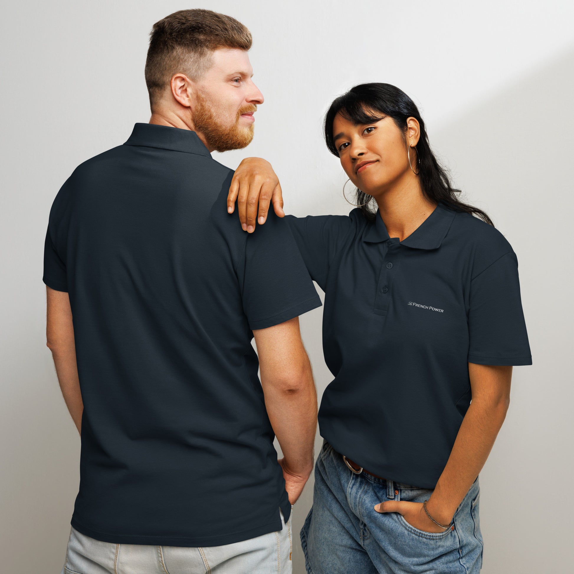 Polo piqué en coton, coupe classique, texture texturée avec logo brodé La French Power, style chic et décontracté.